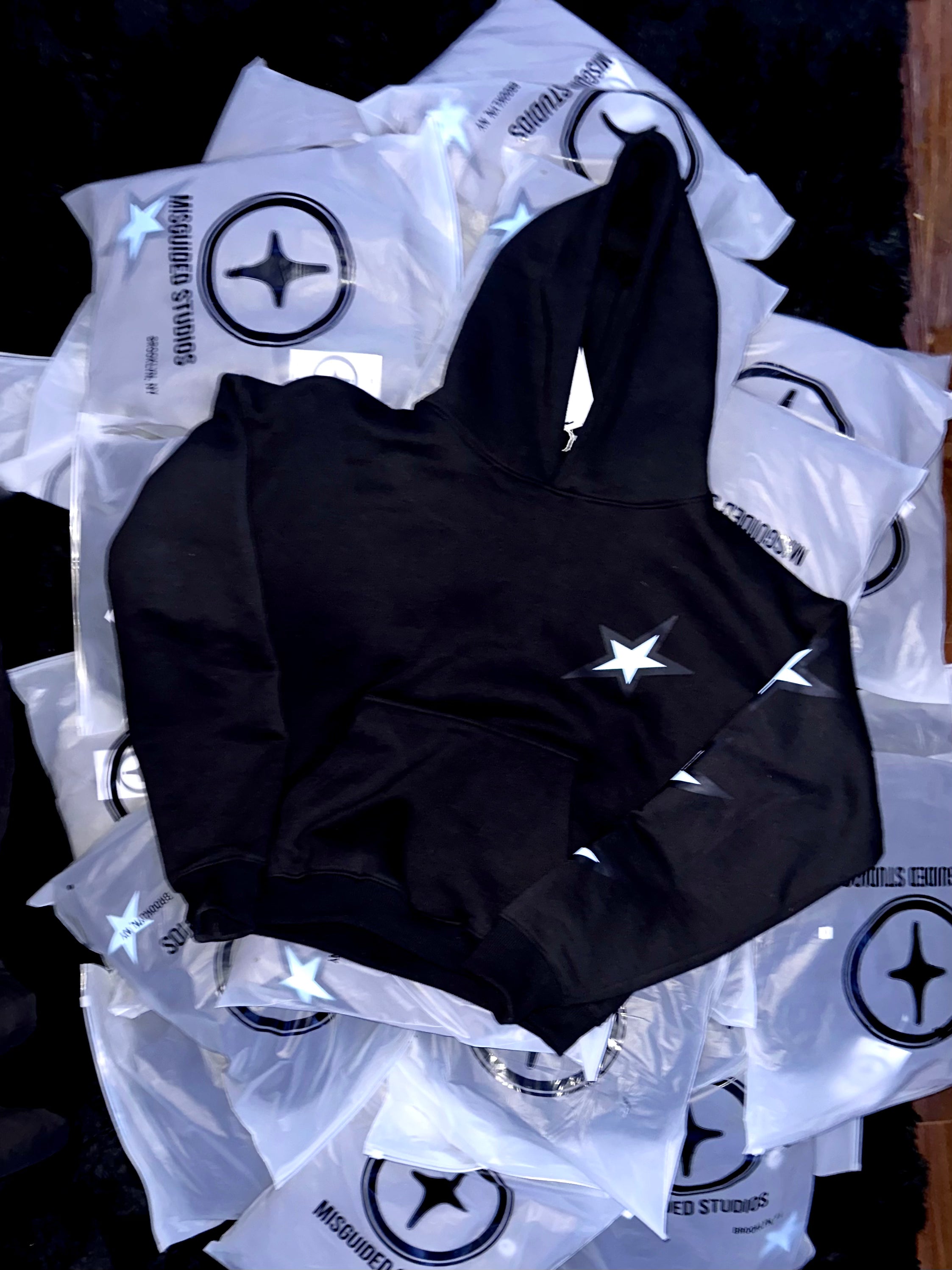 MISGUIDED WRLD TOUR HOODIE - OBSIDIAN